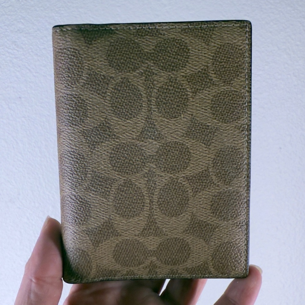 NWT AUTHENTIC Coach Passport Card Case In Signature Canvas